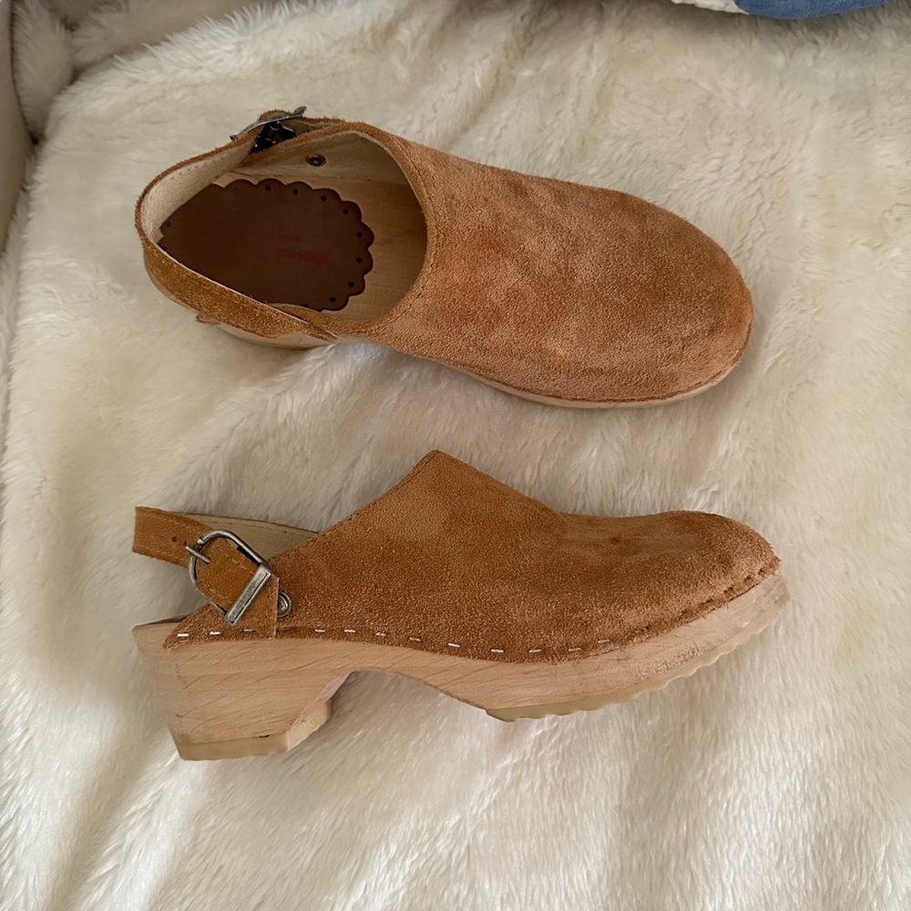 Suede Leather tan clogs